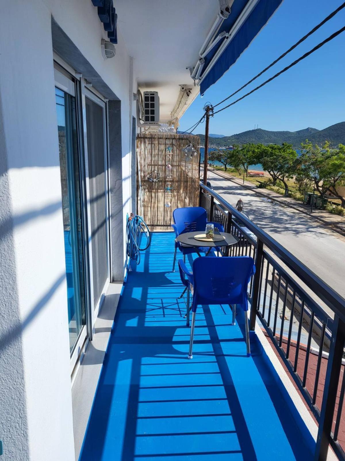 Апартаменты Upper Deck Apt. Неа-Перамос Экстерьер фото