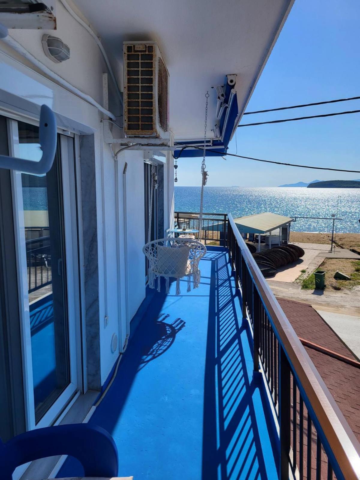 Апартаменты Upper Deck Apt. Неа-Перамос Экстерьер фото