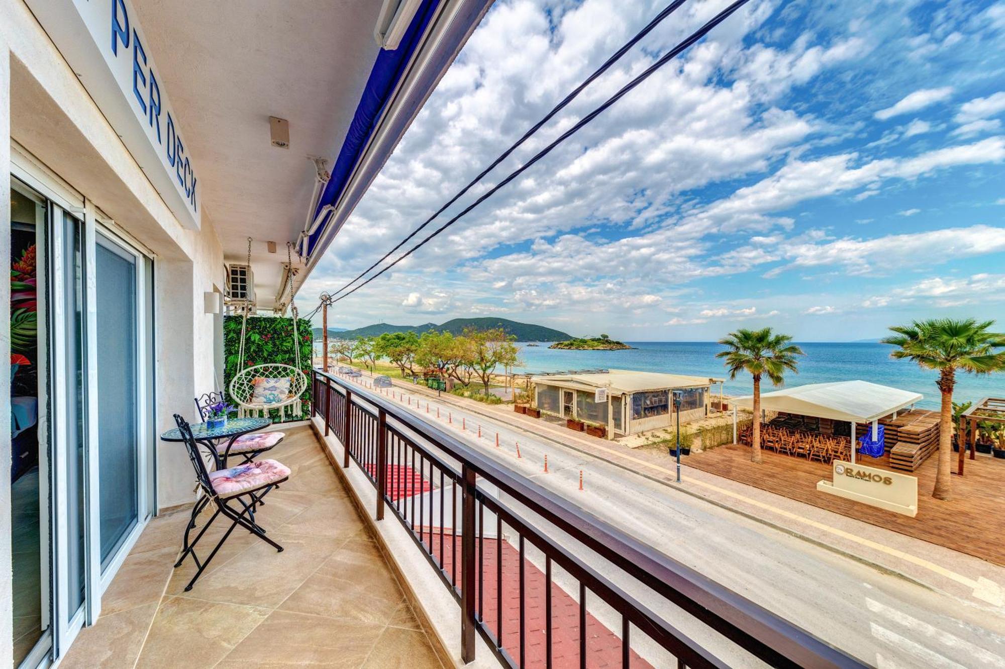 Апартаменты Upper Deck Apt. Неа-Перамос Экстерьер фото